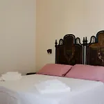 Garibaldi - Boutique With Breakfast Included - Jacuzzi Available 罗索利尼