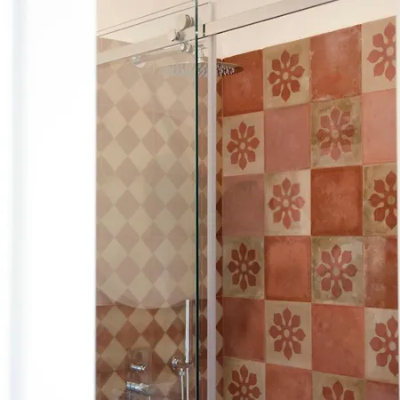 Garibaldi - Boutique With Breakfast Included - Jacuzzi Available