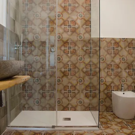 Garibaldi - Boutique With Breakfast Included - Jacuzzi Available