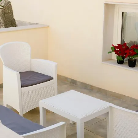Garibaldi - Boutique With Breakfast Included - Jacuzzi Available Rosolini