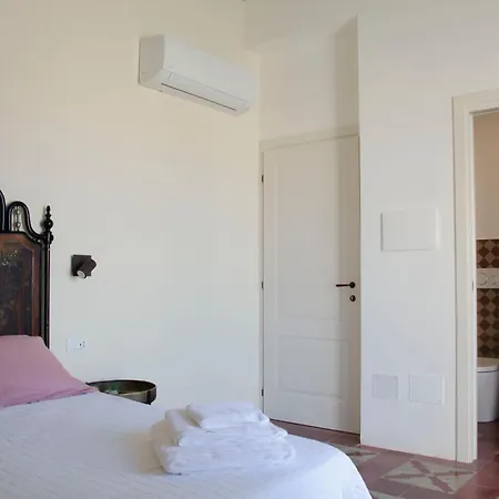 Garibaldi - Boutique With Breakfast Included - Jacuzzi Available Gæstehus 3*
