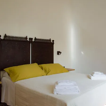 Garibaldi - Boutique With Breakfast Included - Jacuzzi Available