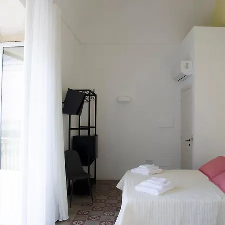 Garibaldi - Boutique With Breakfast Included - Jacuzzi Available Gæstehus 3*