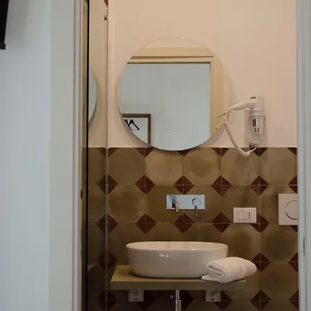 Garibaldi - Boutique With Breakfast Included - Jacuzzi Available